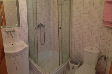 pok&oacute;j 3-osobowy z tarasem