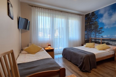 Pok&oacute;j 3 osobowy 1 piętro 12