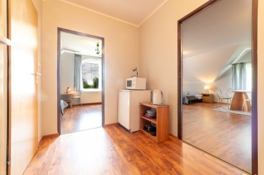 Przejście z pokoju 12 A DO 12 B