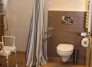 Mieszkanie na parterze-toaleta przystosowana na potrzeby osób niepełnosprawnych