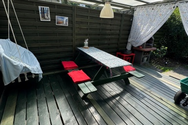 Każdy domek posiada zadaszoną werandę