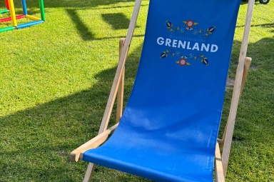 Każdy domek jest wyposażony w leżaki idealne do wypoczynku także na plaży