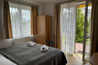 Apartament numer 2- sypialnia z wyjściem na taras