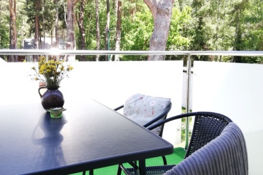 Taras na piętrze, od frontu domu