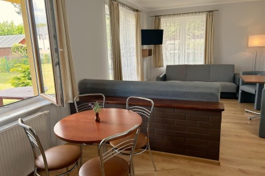 Apartament numer 1 - widok z kuchni na salon