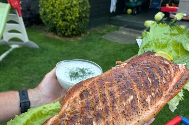 Pieczony łosoś,kt&oacute;ry osobiście przygotowujemy na życzenie naszych gości