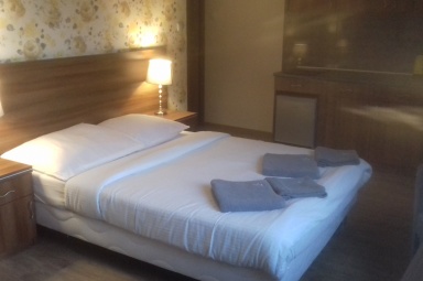 MIRELLA - pok&oacute;j nr 11 z aneksem kuchennym (3 osobowy)