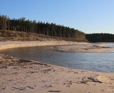 Szeroka plaża Dębki – przestrzeń na relaks i sporty wodne