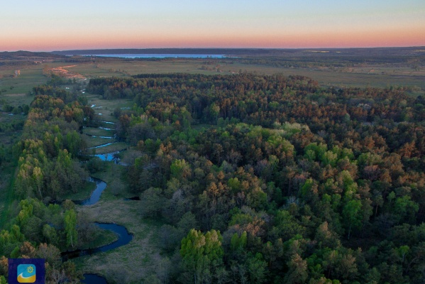 Kamera drona widzi jezioro Żarnowieckie