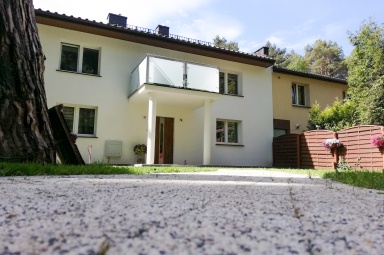 Dom pod Sosną od frontu 