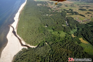 pobliska plaża przu ujściu  Piaśnicy do morza